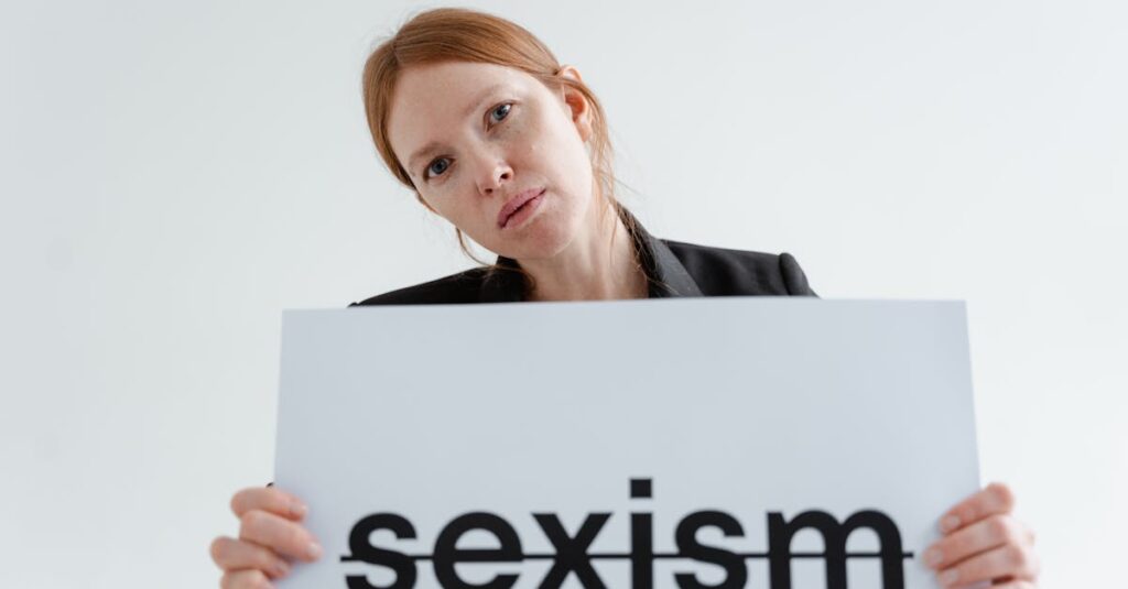 変化を恐れず行動を起こした女性が前を向く様子