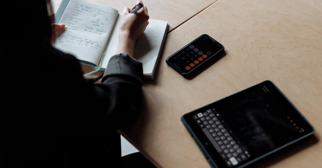 無料体験セミナーで家計の診断ワークをしている様子