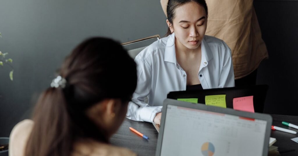 無料体験セミナーで家計の診断ワークをしている様子