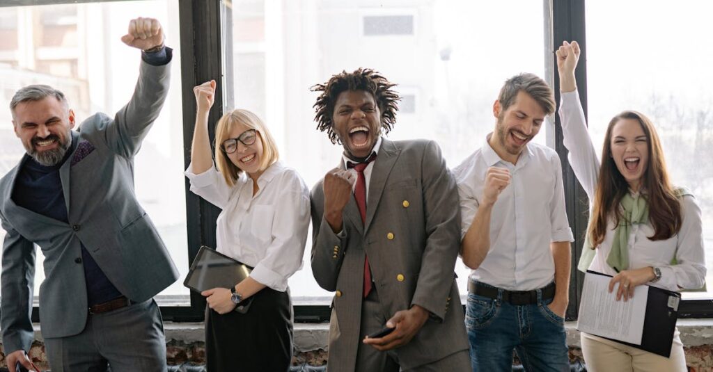 資格を取得して自信を持った笑顔の女性の成功ストーリー