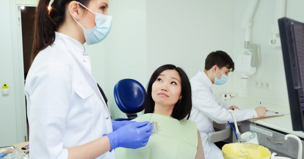 無資格・未経験から介護のプロを目指す人々の前向きな様子を描いたイメージ