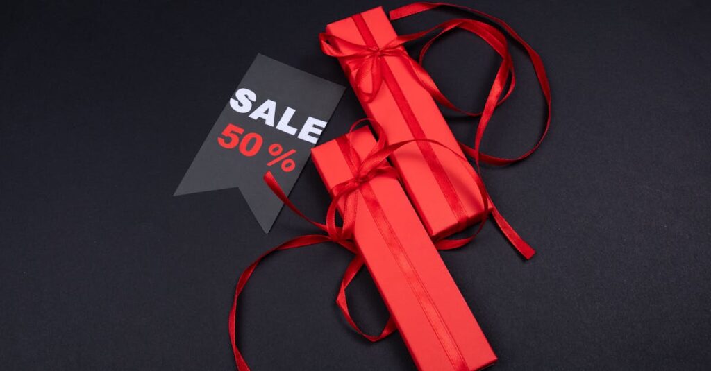 開運グッズを通販で購入するメリットを表現した画像。吉日カレンダー、ポイント特典、限定商品などが視覚的に示されている。