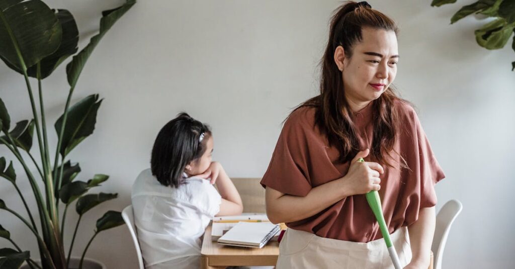 2歳児の子育てをしながら通信講座で勉強を始めた主婦のイメージ