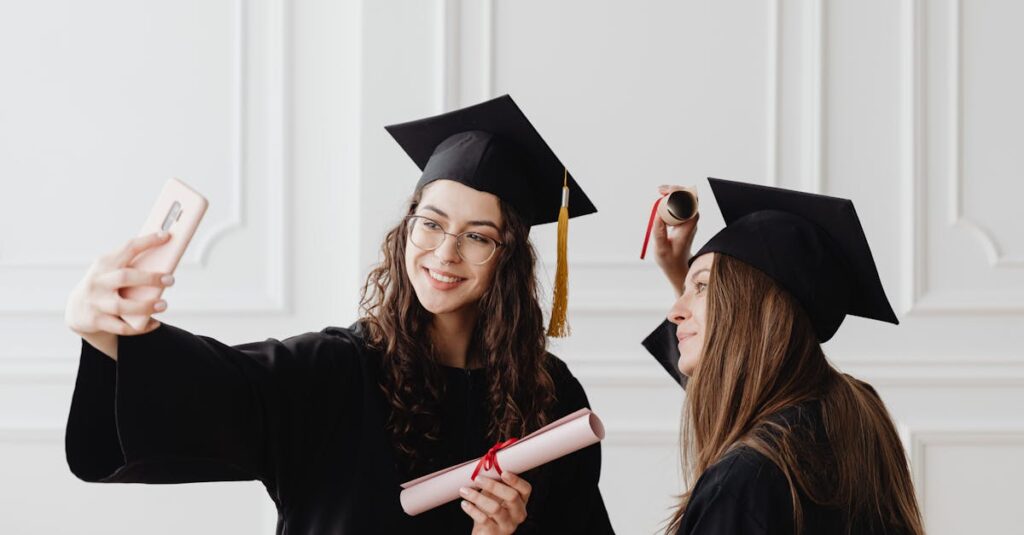 中学受験の合格実績を表すグラフや数値データを分析している講師と、成果に満足している生徒