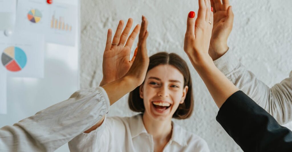 dinomoは複数キャリアを同時に支援する革新的なキャリア支援サービスで、転職・副業・スキルアップを一括で学べるのが特徴です。