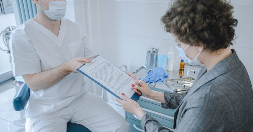 口コミを冷静に読み解くためのチェックポイントを確認している様子