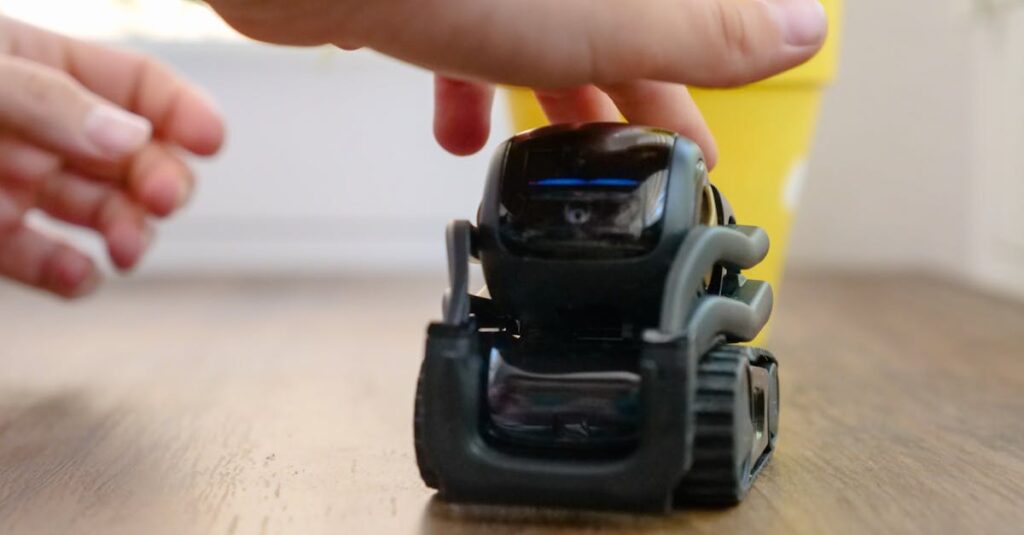 ナーワルのロボット掃除機に関するユーザー評価や口コミをチェックする様子