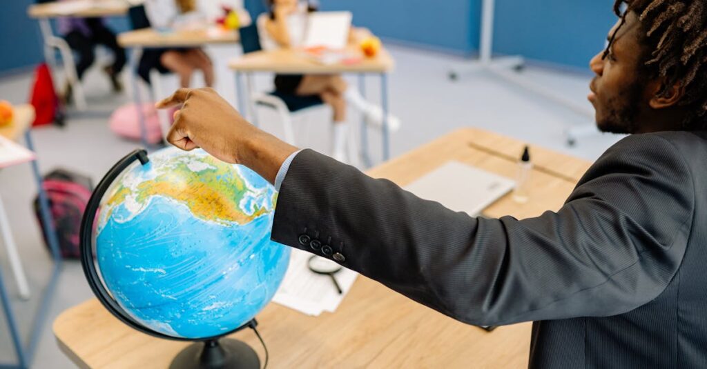 講師と受講者が対話しながら進む金融講座の様子