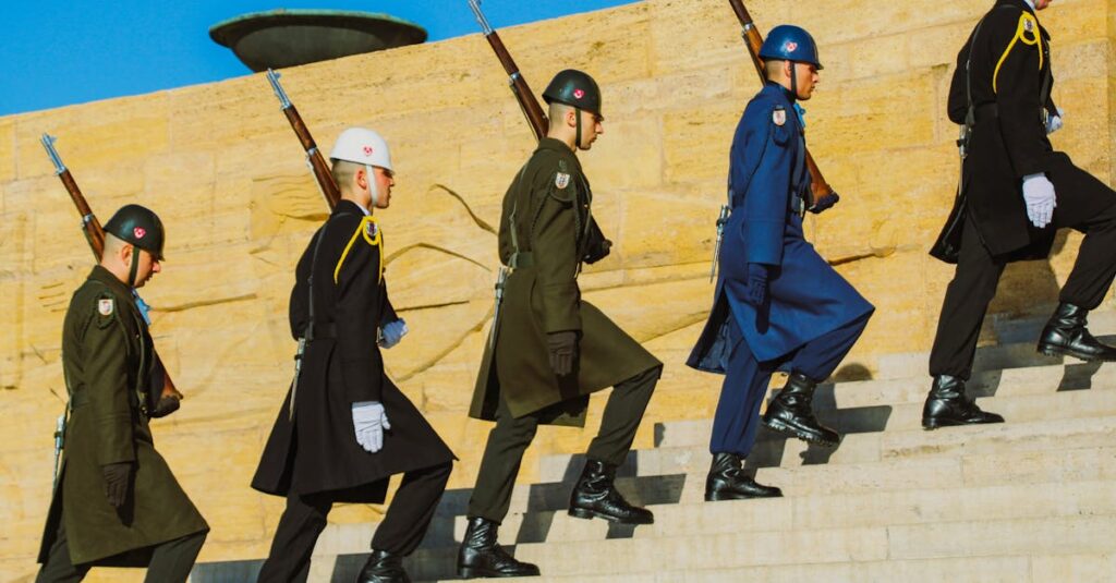 地元密着型と全国対応型の給湯器業者の違いを比較している図