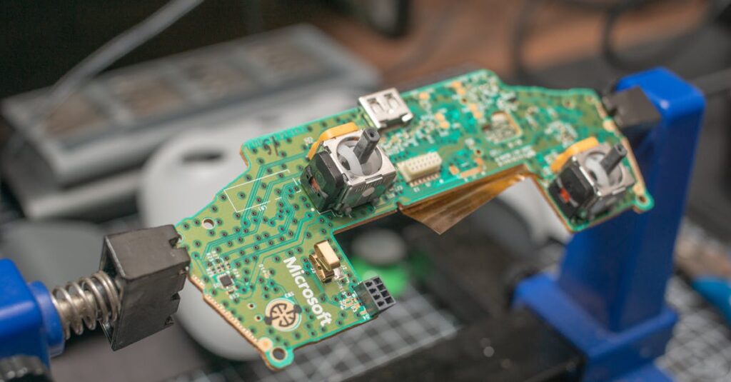 給湯器の修理か交換かで迷うユーザーを描いたイメージ