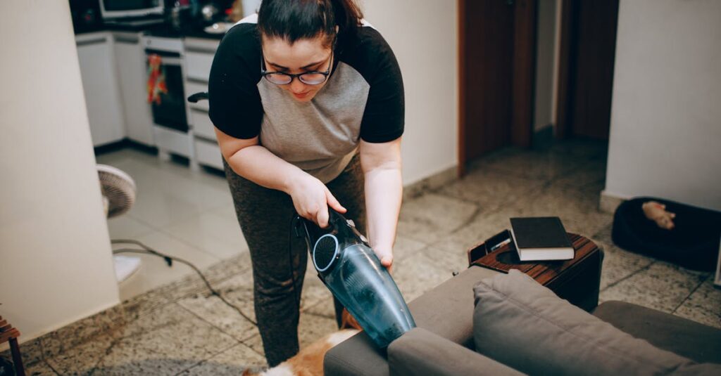 ペットのいる家庭が衛生的な環境を保つために清掃サービスを利用する様子