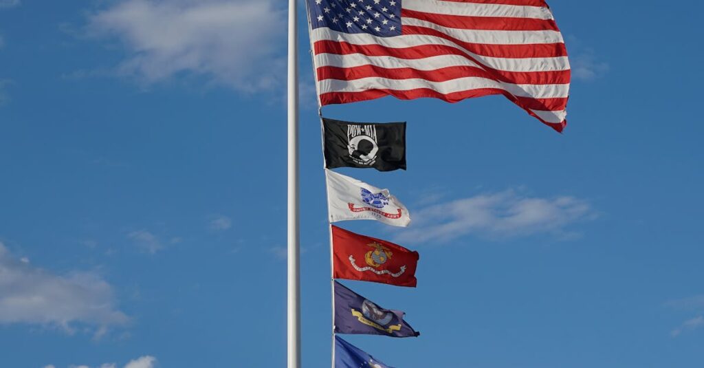 地元密着型と全国対応型の給湯器業者の違いを比較している図