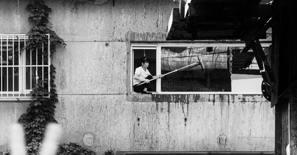 おそうじ革命のスタッフが作業当日に清掃をしている様子の写真