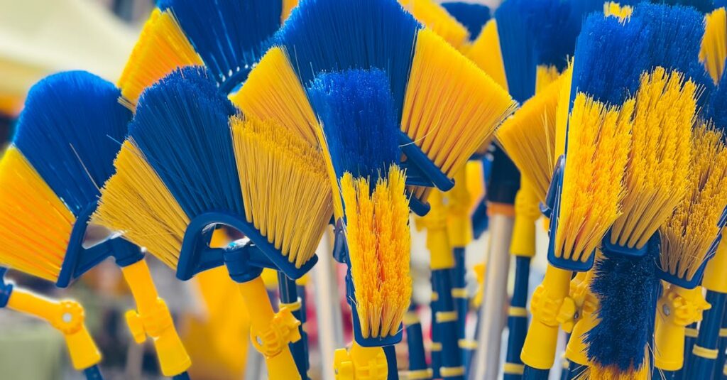 おそうじ革命が汚れに応じて道具や洗剤を使い分けて清掃する技術のイメージ