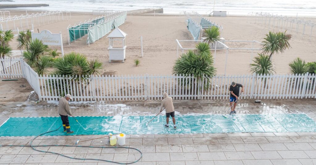 ハウスクリーニングをプロに依頼する5つの理由を視覚的に説明する図解イメージ