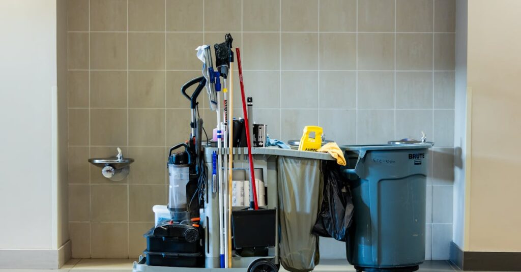 定期プランと単発清掃の違いを比較するイメージ図