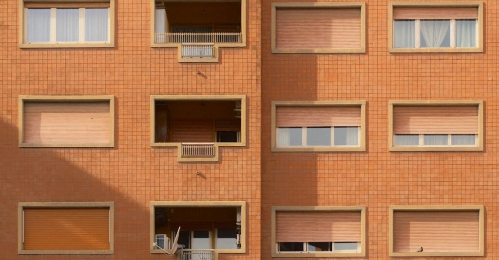 定期プランと単発清掃の違いを比較するイメージ図