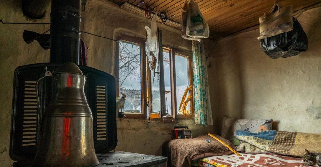 古い給湯器を新しいものに交換している様子