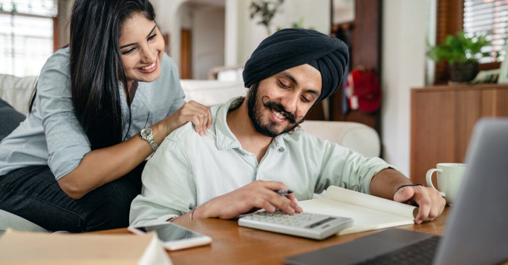 共働き家庭が掃除をプロに任せて快適に過ごす様子のイメージ