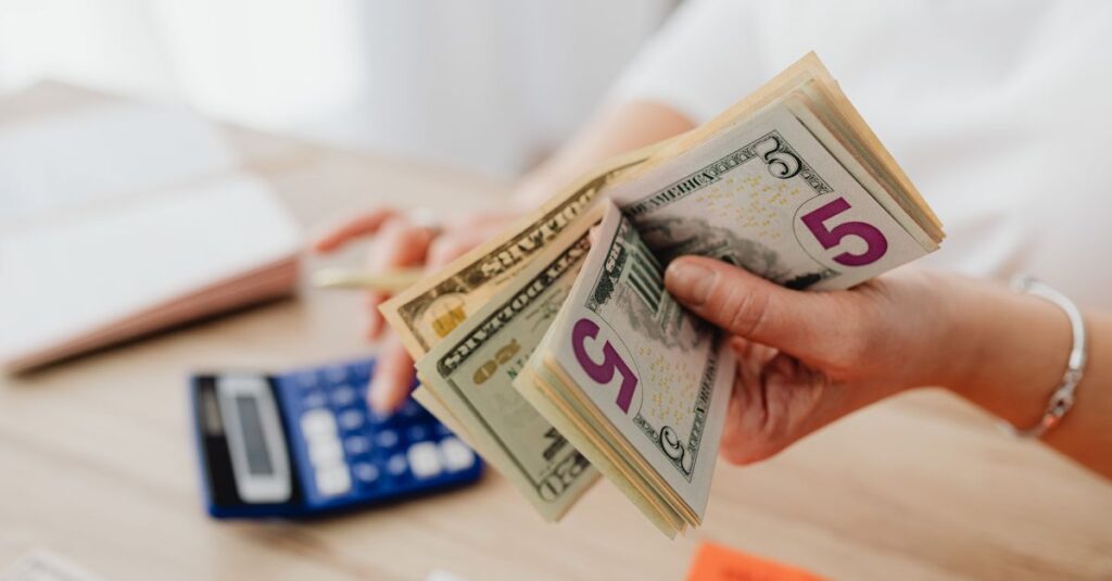 ハウスクリーニング料金が変動する要因（汚れの度合い・オプション有無など）を示すチャート
