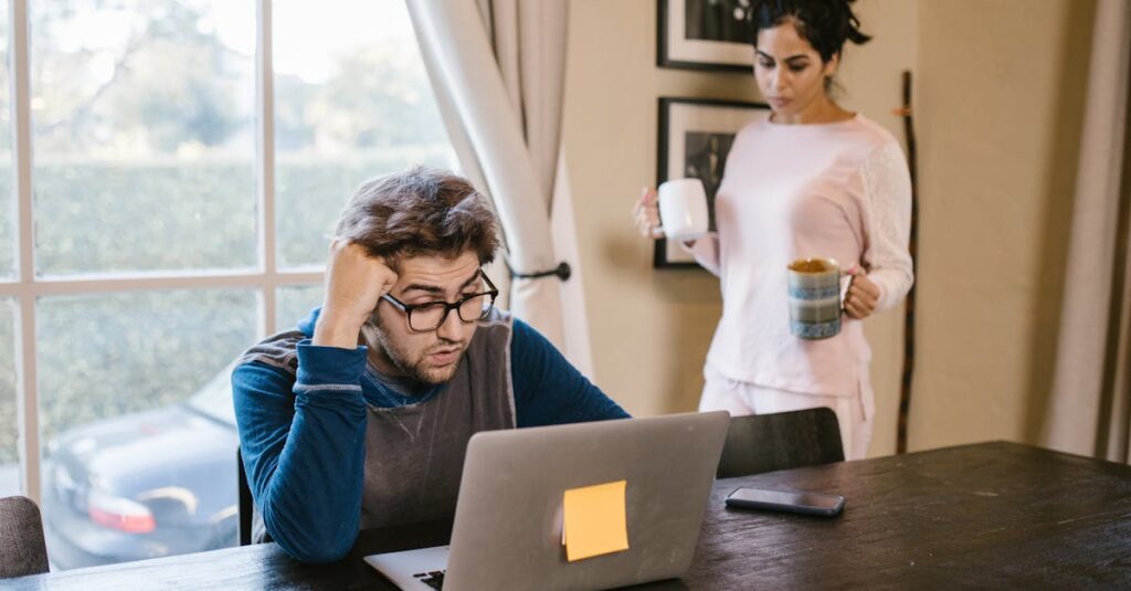 共働き家庭が掃除をプロに任せて快適に過ごす様子のイメージ