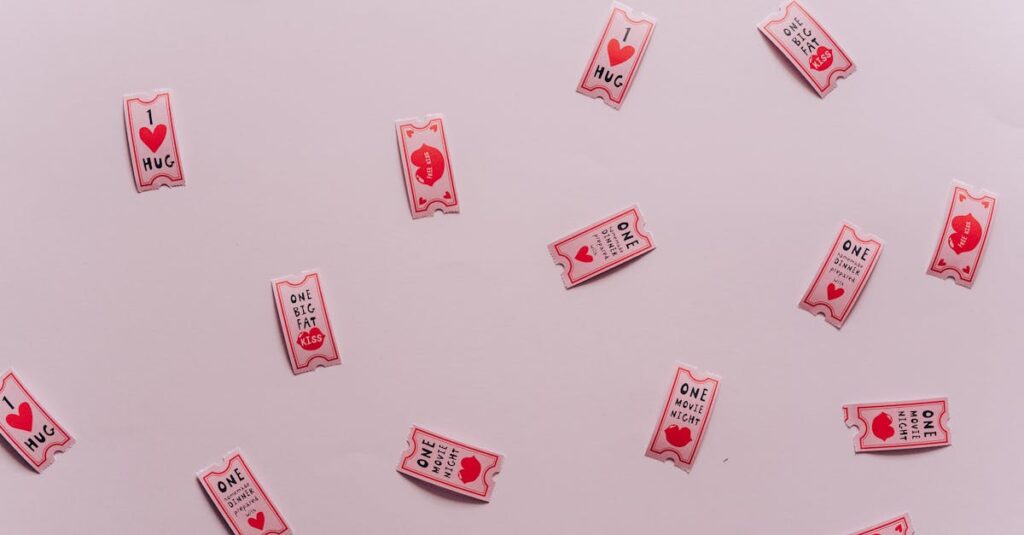 ハウスクリーニングの割引クーポンやキャンペーン情報をチェックしているスマホ画面