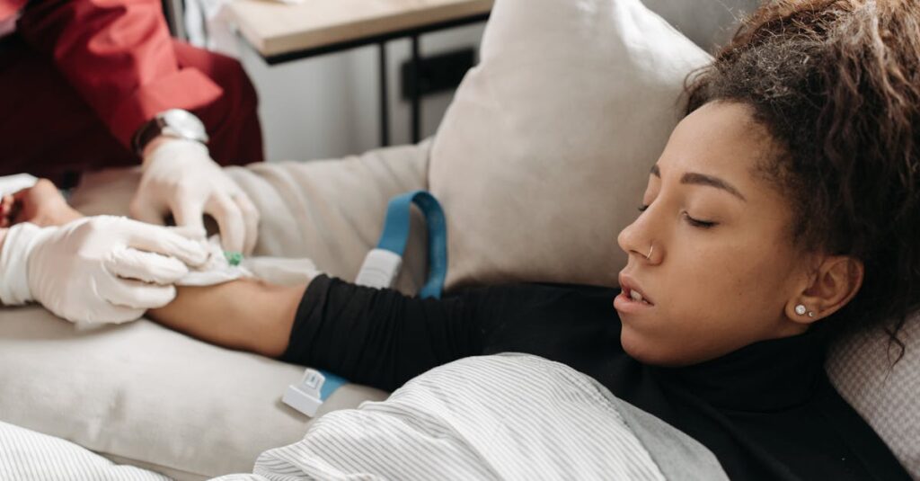 給湯器トラブルに即日で対応する作業員のイメージ写真