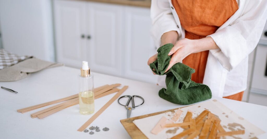 自分で掃除する場合とプロに頼んだ場合の違いを対比的に示す図解イメージ