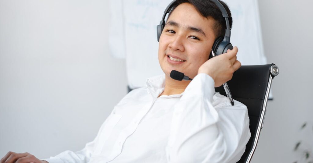 給湯器業者に対して不満を述べている利用者のイメージ