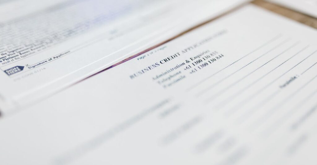 複数の給湯器業者を比較してレビューを投稿する人のイメージ