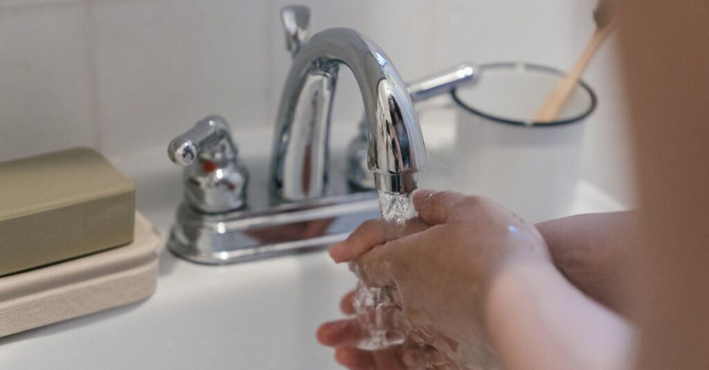 蛇口からぬるいお湯しか出ない状況を示す写真