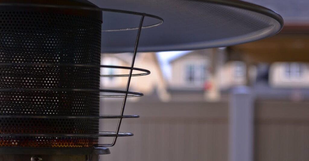 給湯器から異音がする状況を示した警戒シーン