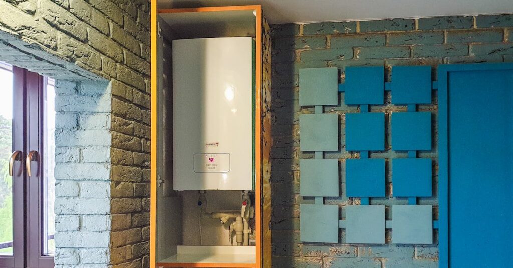 10年以上使用された経年劣化した給湯器ユニット